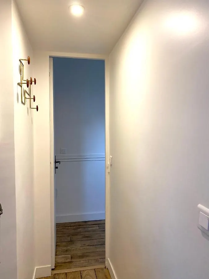 Le Voltaire Apartment - Paris Center