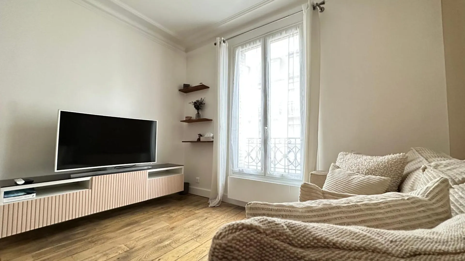 Le Voltaire Apartment - Paris Center 0*,  France