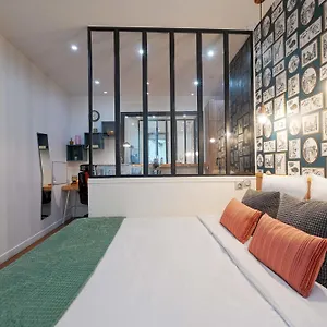 Fabulous Comfortable Studio With Updated Finishes And Design Next To Champ De Mars Paris